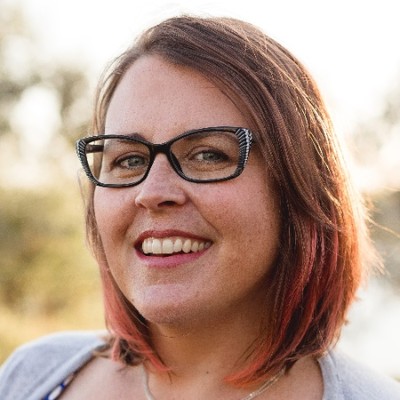 headshot of your instructor, Jennifer Kross